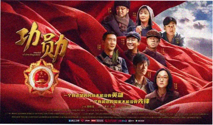 市集摊位悬挂的练习清单与新片素材包展台